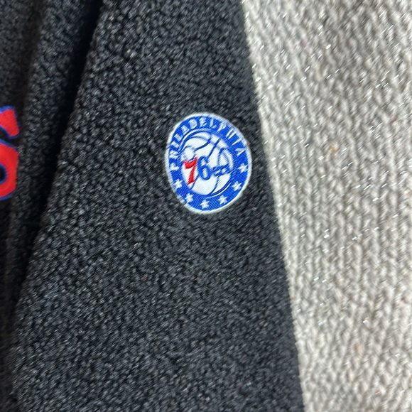 Fisll 76ers fuzzy pullover - Picture 8 of 10